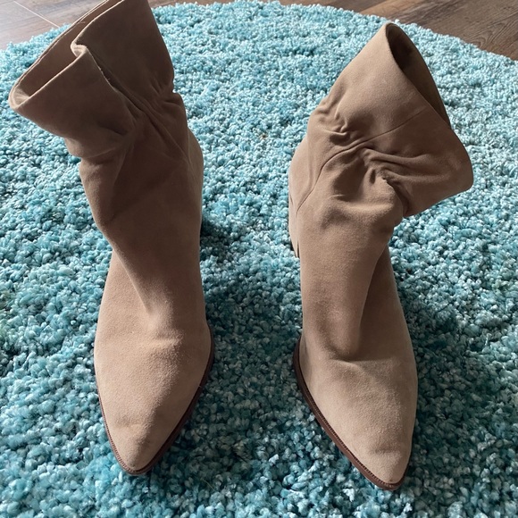 Pre-owned Sole Society tan leather pull on boots. - Picture 7 of 7